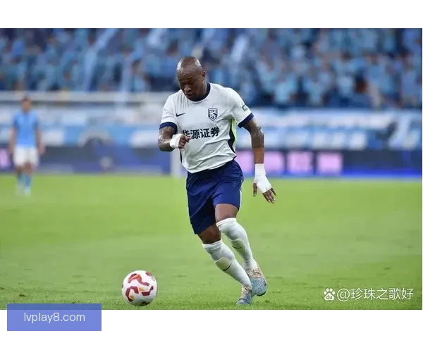 深圳新鹏城对阵武汉三镇延期至六月十八日赛程调整引发球迷关注热议